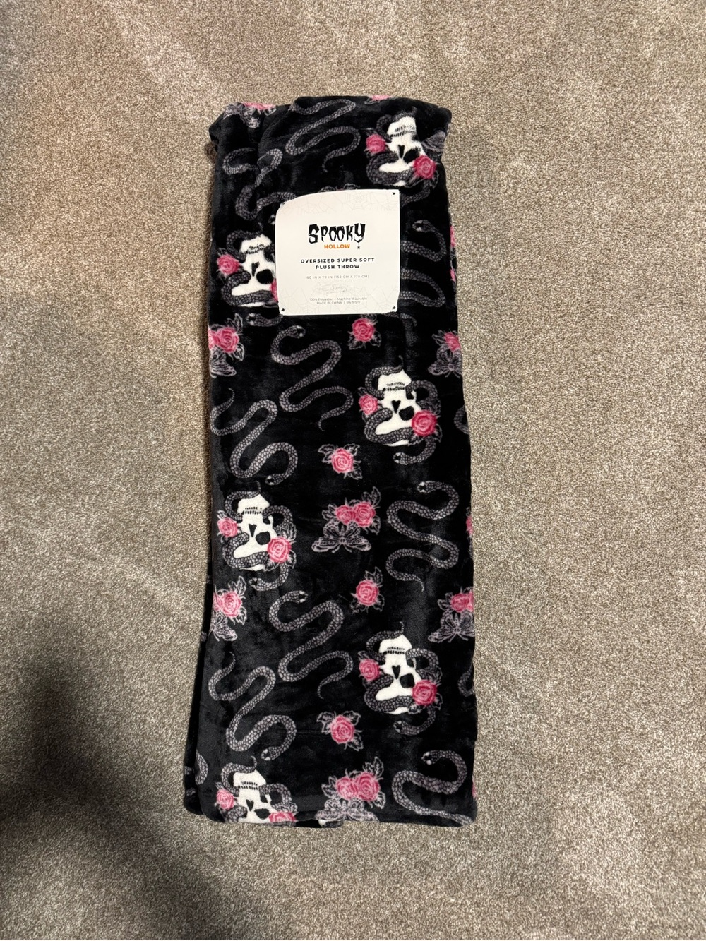 Rose and Skull Pattern Plush Blanket
